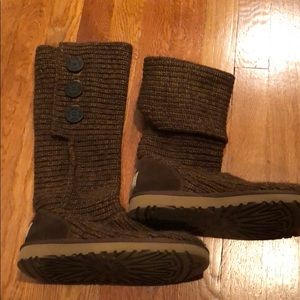 UGG brown cable knit boots⭐️